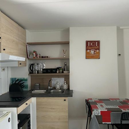 Appartement Avec Terrasse A 罗尼苏布瓦 外观 照片