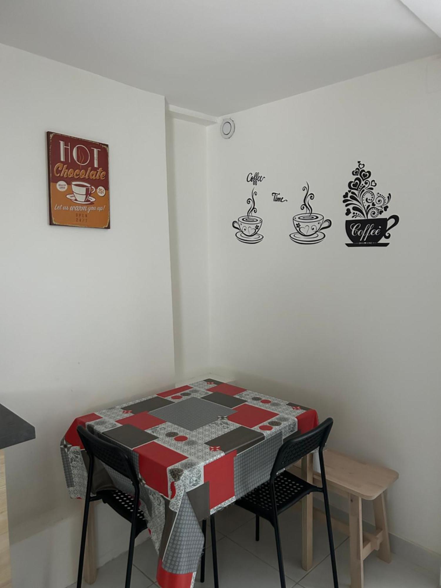 Appartement Avec Terrasse A 罗尼苏布瓦 外观 照片